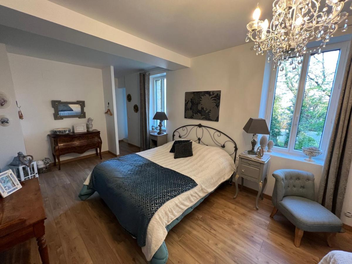 Chateau Segot Neuilly-le-Real Экстерьер фото