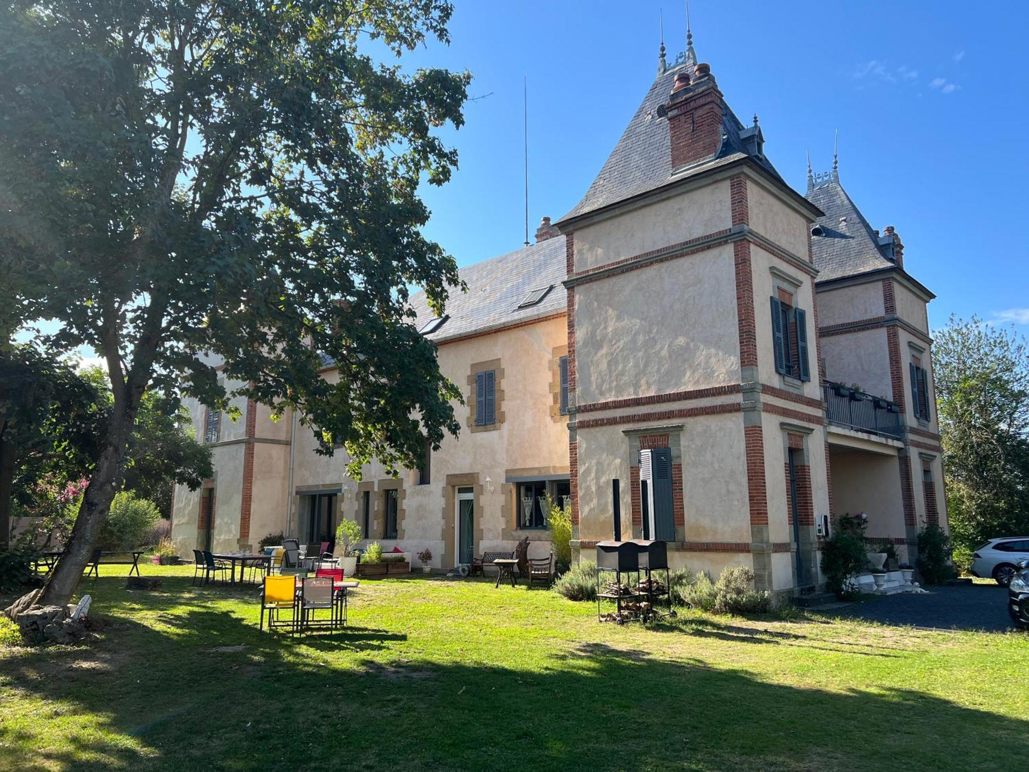 Chateau Segot Neuilly-le-Real Экстерьер фото