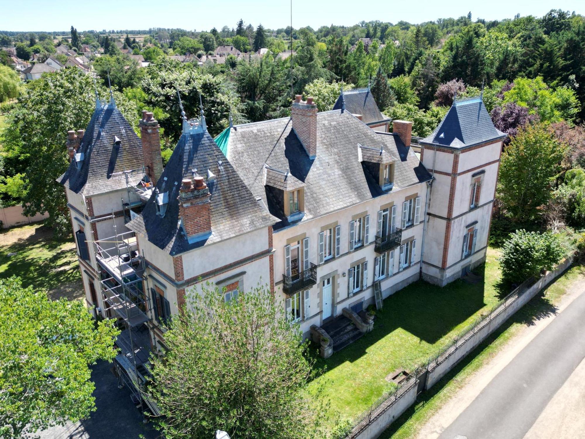 Chateau Segot Neuilly-le-Real Экстерьер фото